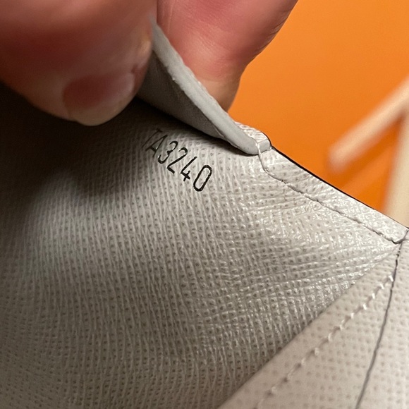 🤍✨Rare LV White Pocket Wallet✨🤍 - Picture 5 of 5